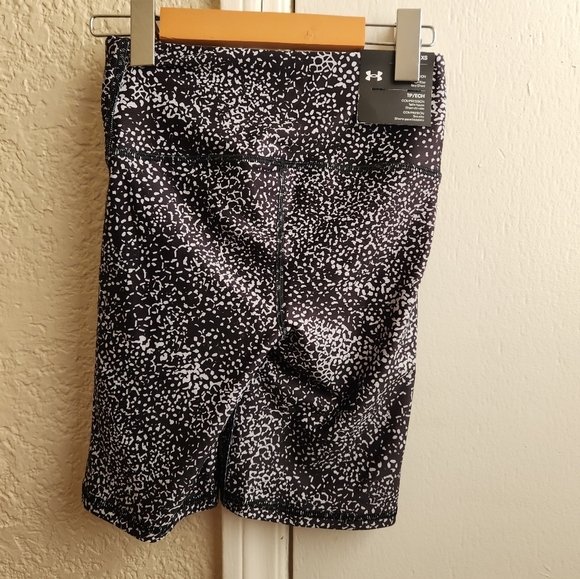 NWOT Under Armour- Printed Bike Short - Picture 2 of 7